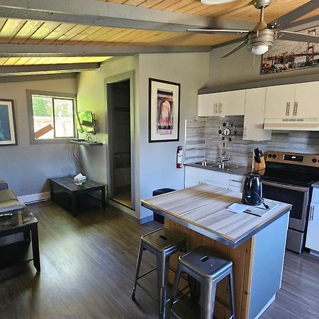 Fuller Lake Chemainus Motel ภายนอก รูปภาพ
