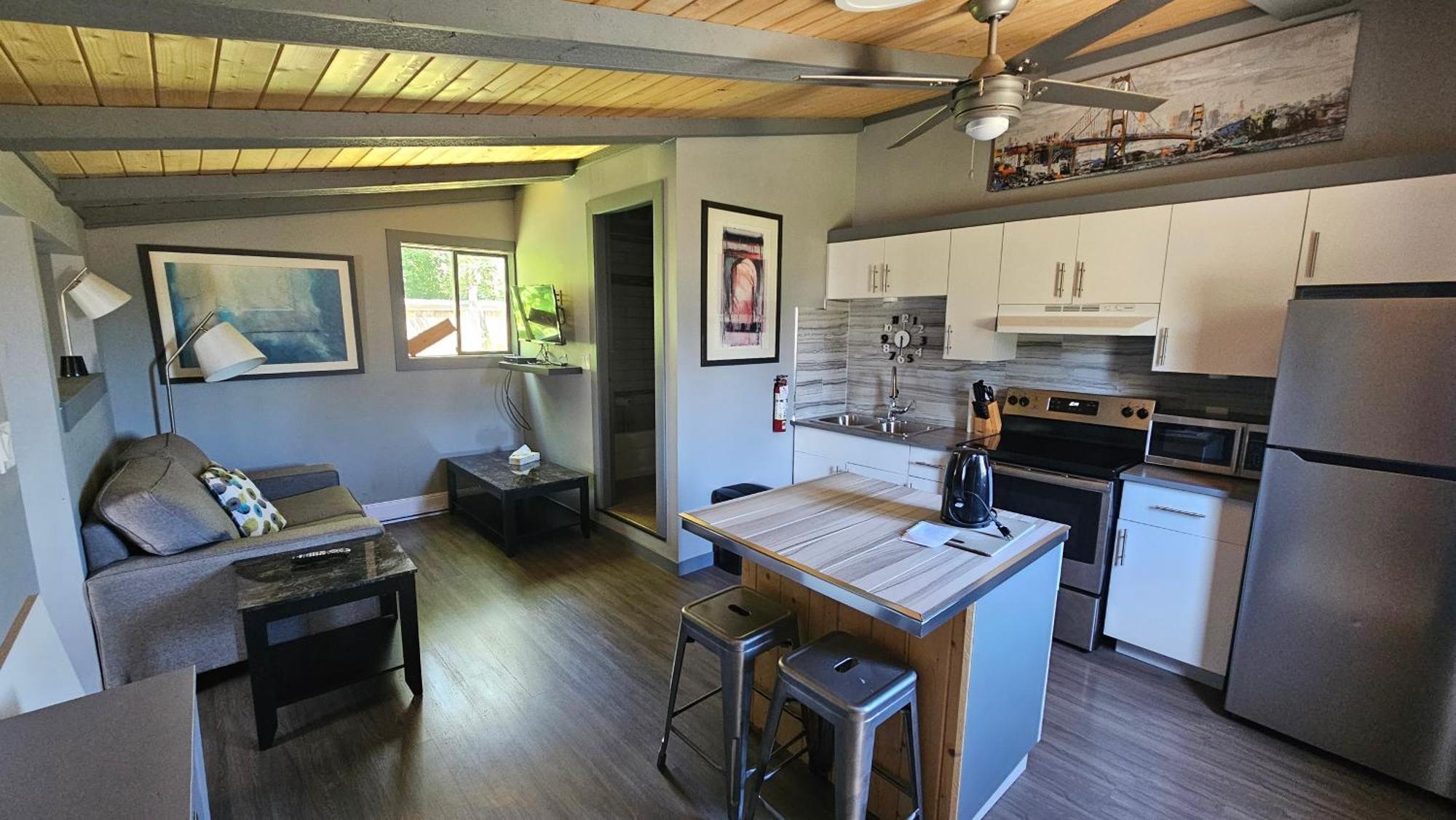 Fuller Lake Chemainus Motel ภายนอก รูปภาพ