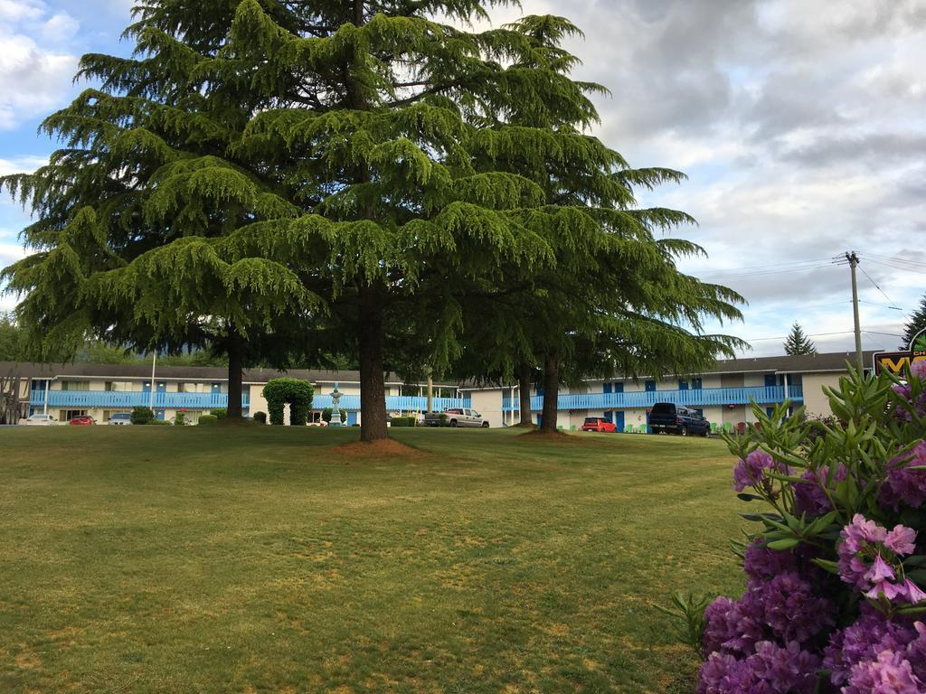 Fuller Lake Chemainus Motel ภายนอก รูปภาพ
