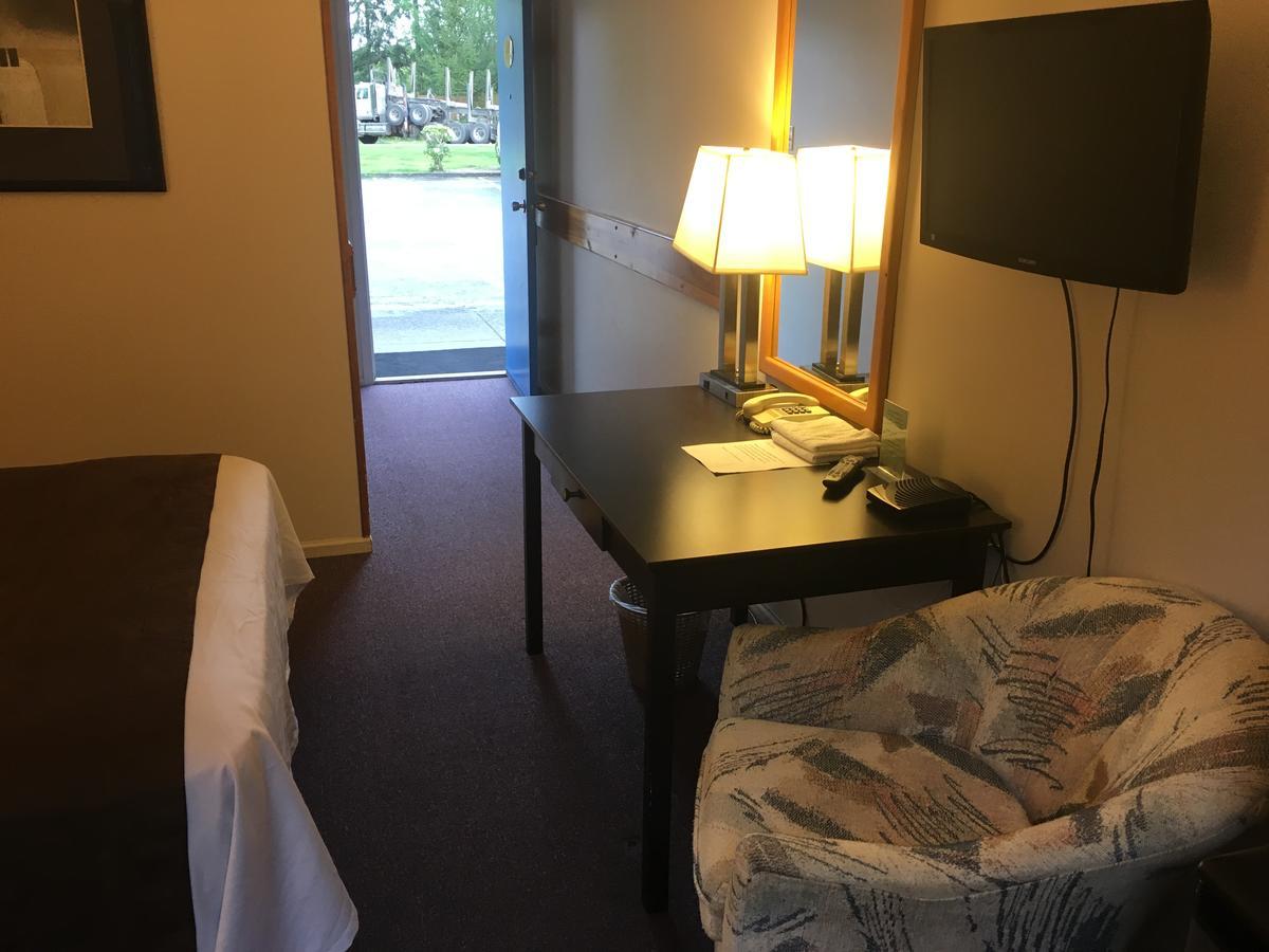 Fuller Lake Chemainus Motel ภายนอก รูปภาพ