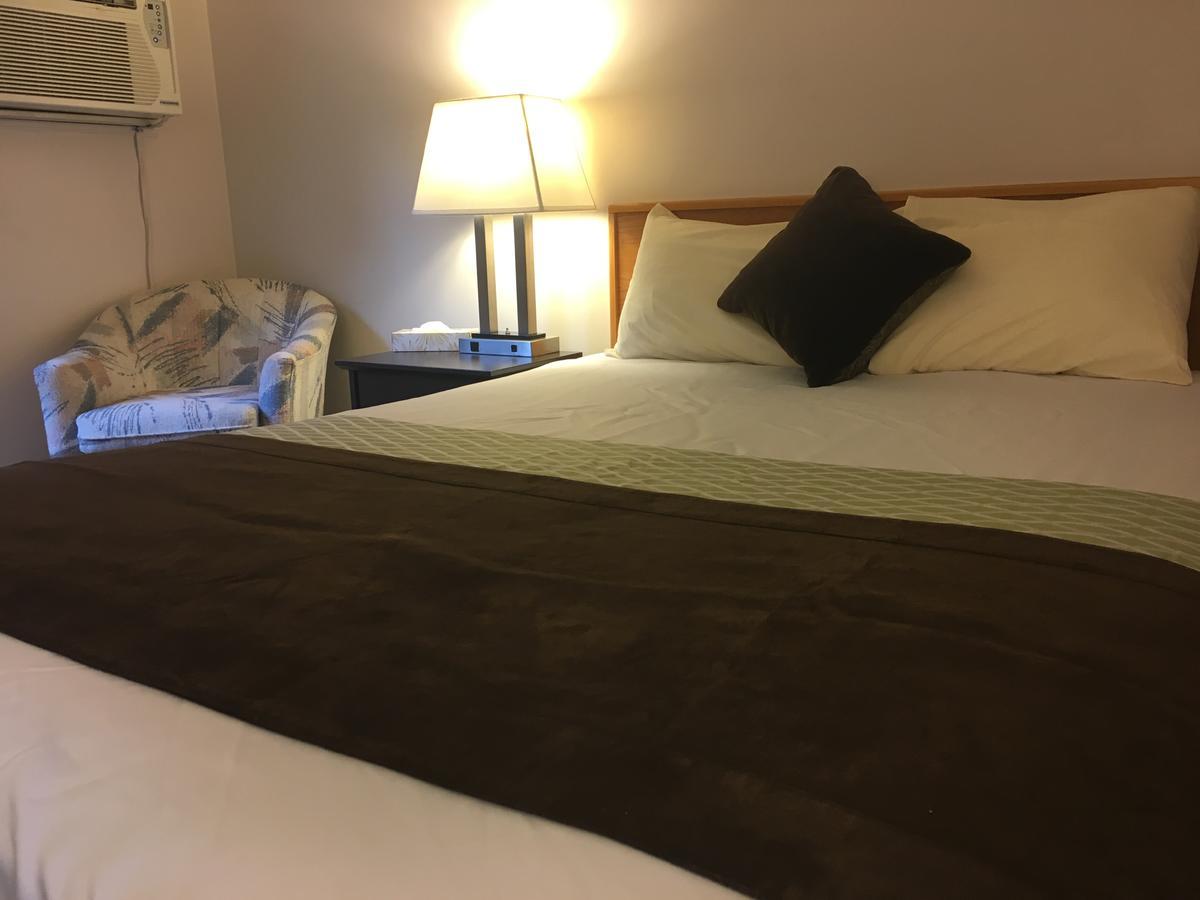 Fuller Lake Chemainus Motel ภายนอก รูปภาพ