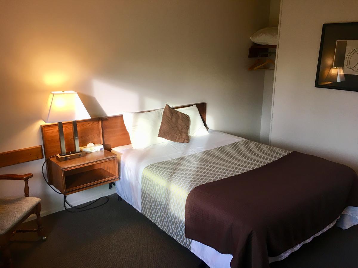 Fuller Lake Chemainus Motel ภายนอก รูปภาพ