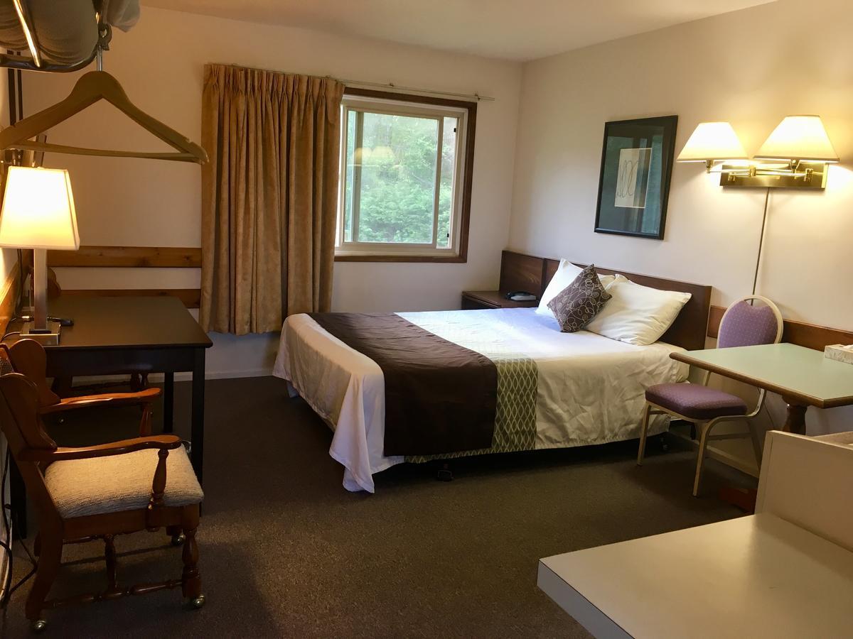 Fuller Lake Chemainus Motel ภายนอก รูปภาพ