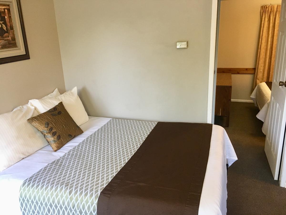 Fuller Lake Chemainus Motel ภายนอก รูปภาพ