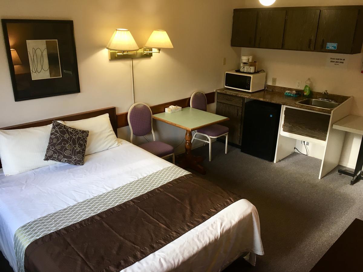 Fuller Lake Chemainus Motel ภายนอก รูปภาพ