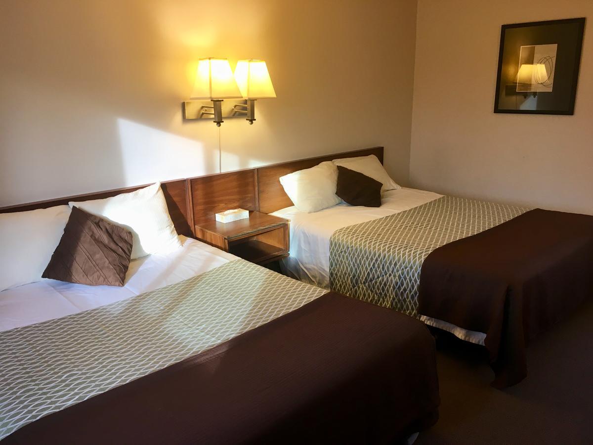 Fuller Lake Chemainus Motel ภายนอก รูปภาพ