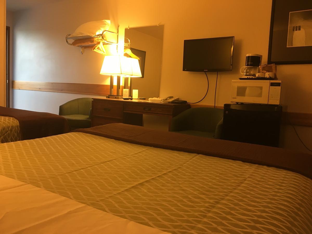 Fuller Lake Chemainus Motel ภายนอก รูปภาพ