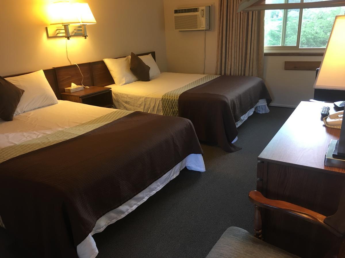 Fuller Lake Chemainus Motel ภายนอก รูปภาพ