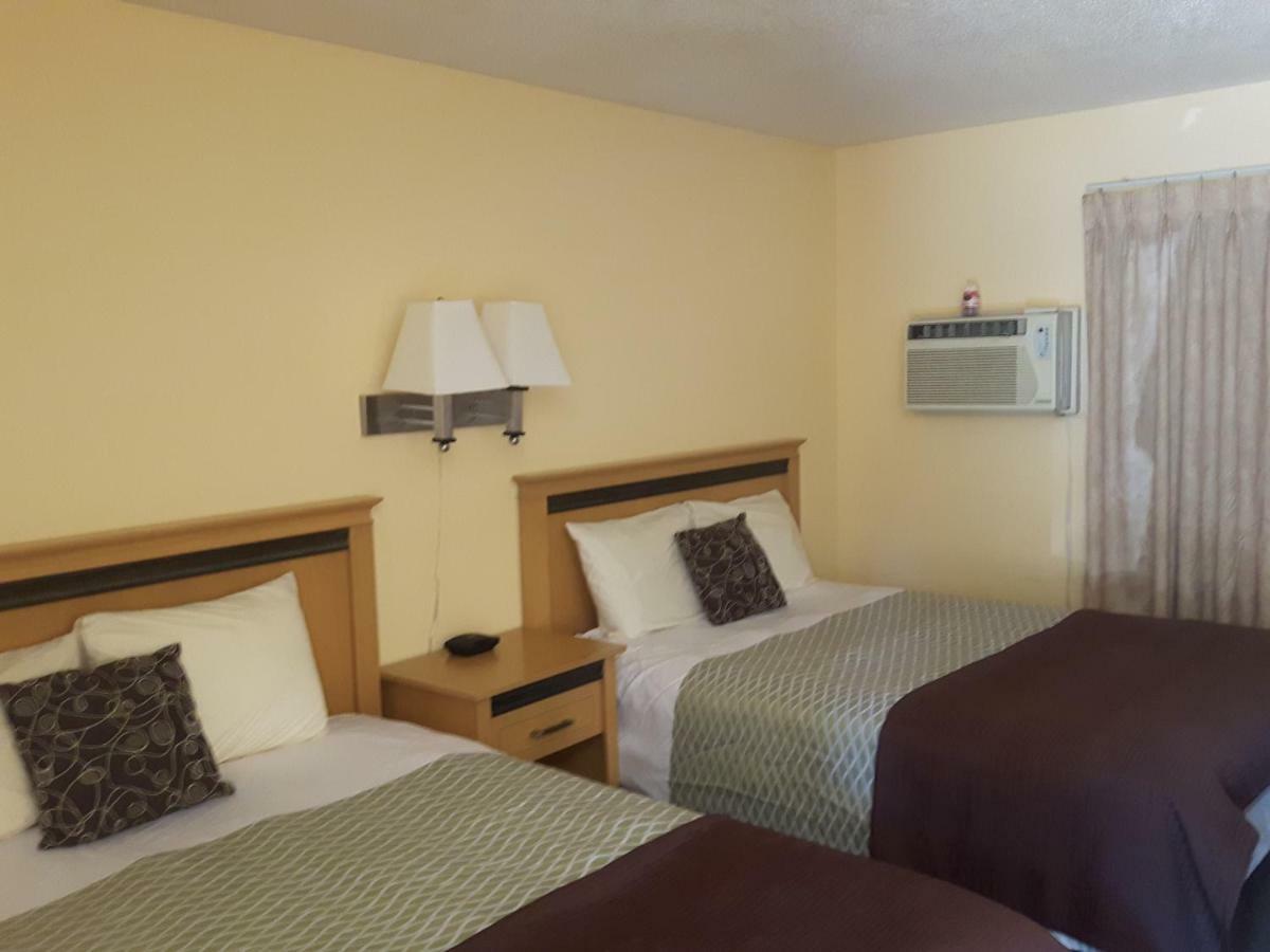 Fuller Lake Chemainus Motel ภายนอก รูปภาพ