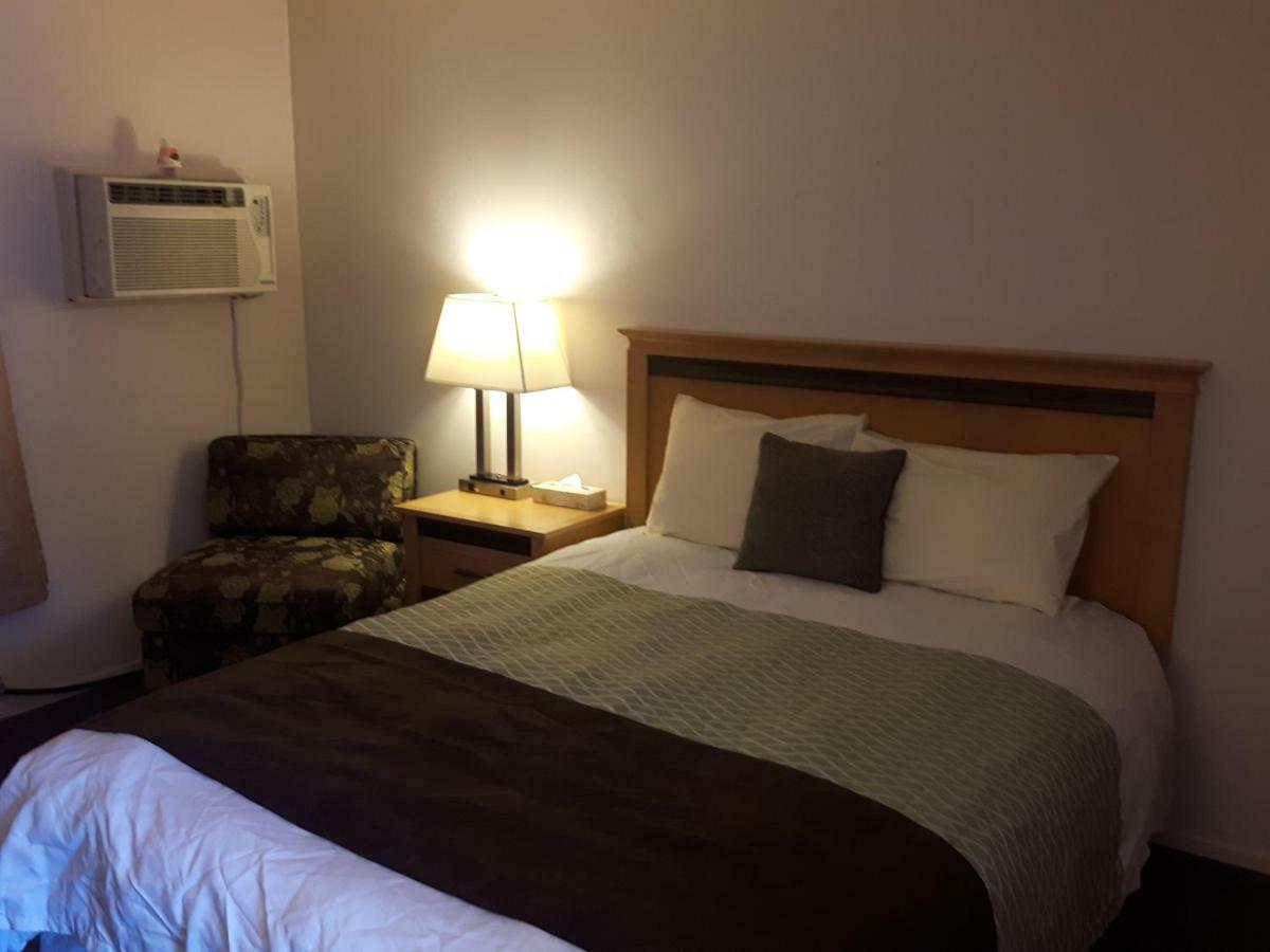 Fuller Lake Chemainus Motel ภายนอก รูปภาพ