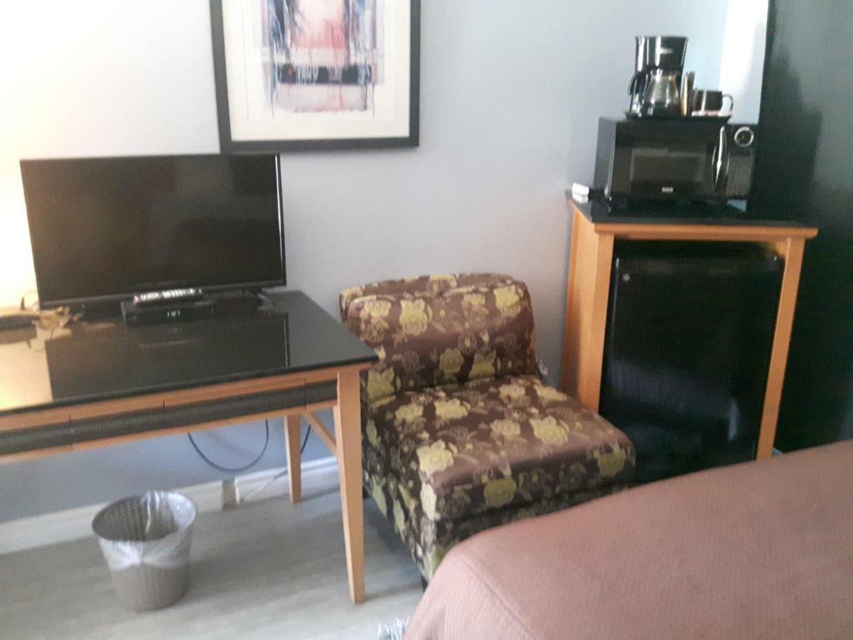 Fuller Lake Chemainus Motel ภายนอก รูปภาพ